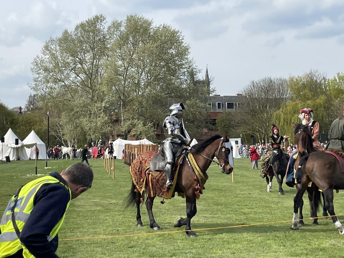 Cry 'God for Harry, England, and Saint George!' #StGeorgesDay #Tamworth