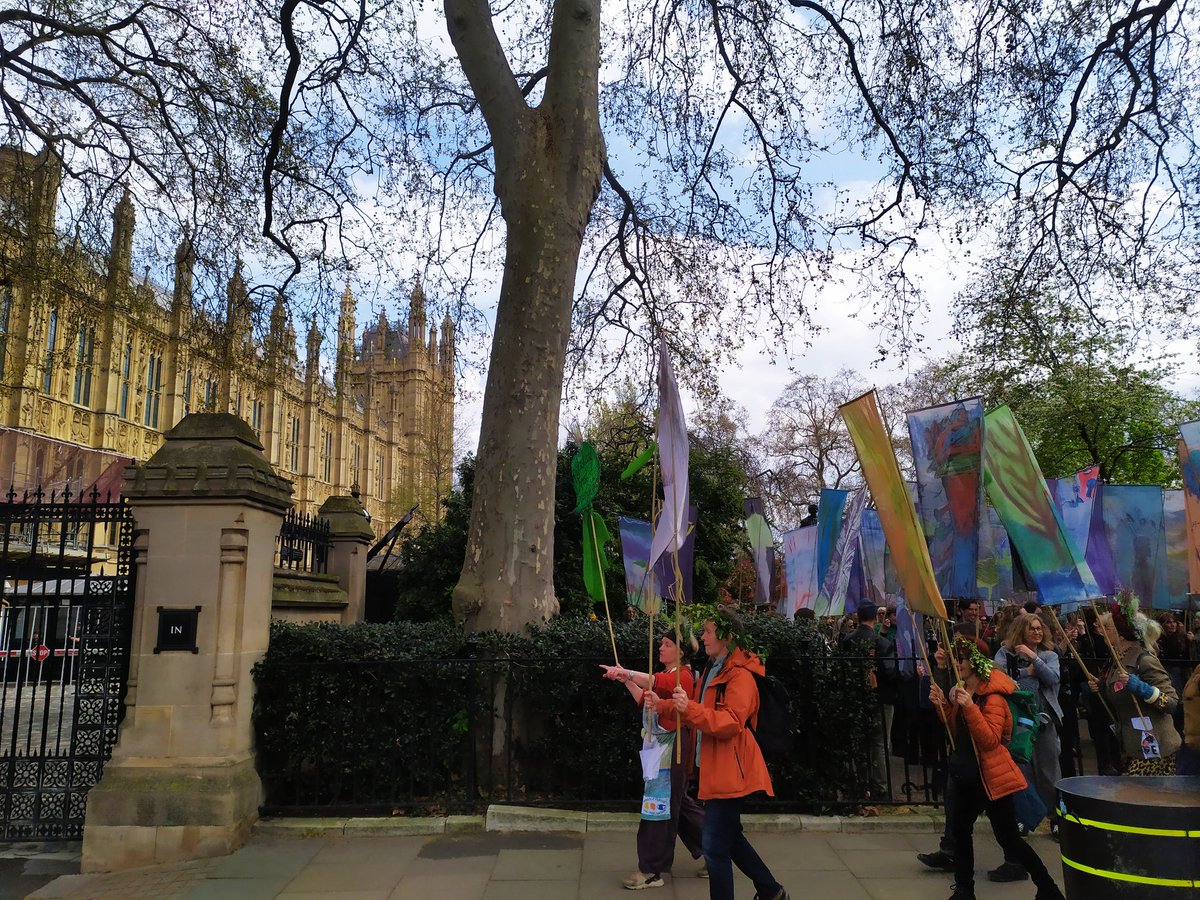 DrZoeMoula's tweet photo. Feeling hopeful interviewing young people on #EarthDay on why it is important to them to participate in creative activism and be part of the Forest of Imagination. The future is in better hands! 🌳☀️
 
#TheBigOne @CambridgeCandI @HilCoxCondron @FullscopeCollab @forestimaginatn https://t.co/UFEk7ZlBHn