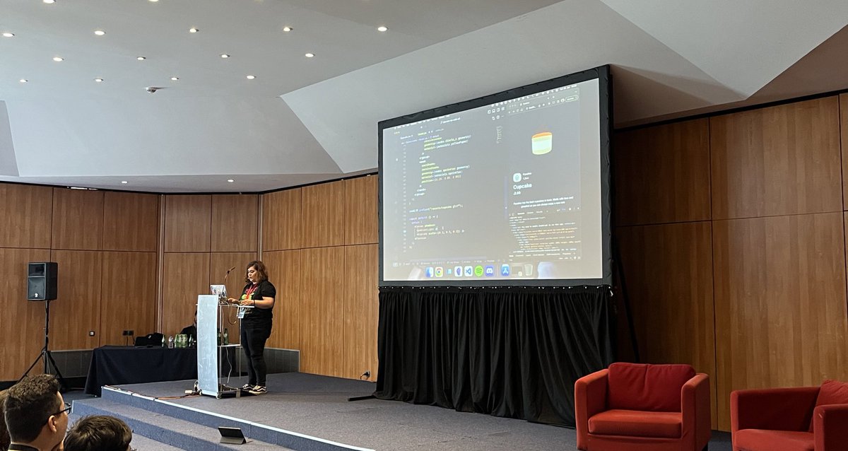 Happy to see you, <a href="/NikkitaFTW/">Sara Vieira</a> on the stage <a href="/devfestconf/">Fest.dev Conference</a> 

Your 🧁 so appetising