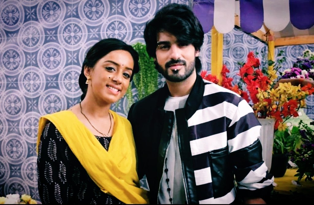 Hourly_AbrarGun's tweet photo. -- 22 April 2023 -- ✨️❤️🧿

#YehHaiChahatein #RuSha #NayAt #AbrarGun https://t.co/5sWXhHoSSV