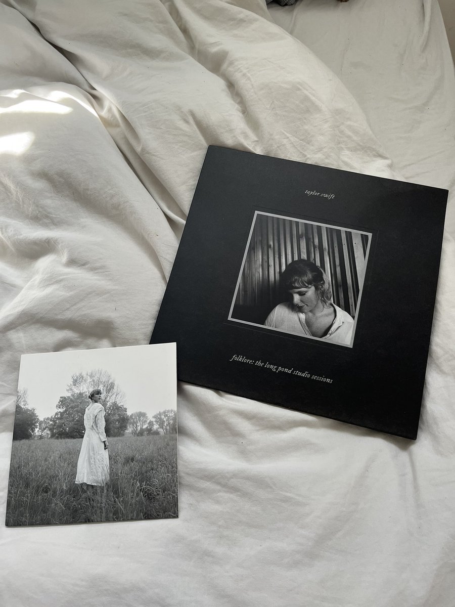 swiftlover__13's tweet photo. @taylornation13 have my blood sweat and tears for these! #rsd23 #therecordwasboughtbyme @taylornation13 https://t.co/nr6Rl7mbZq