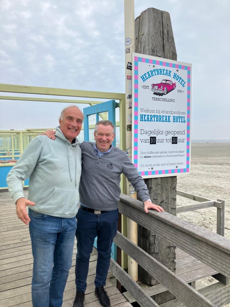 Frank Baarveld, voormalig clubarts fc, nu voorzitter van ⁦<a href="/avvterschelling/">AVV Terschelling</a>⁩, nodigde mij uit om een lezing te geven op Terschelling. Vanavond in het mooie ⁦⁦<a href="/Heartbreak_Hote/">Heartbreakhotel</a>⁩