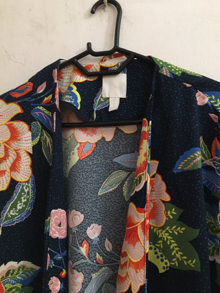 letitsnowonline's tweet photo. H&amp;M kimono
M250
Excellent condition
Cash on delivery 
Delivery around Maseru https://t.co/NfIl4XqASY