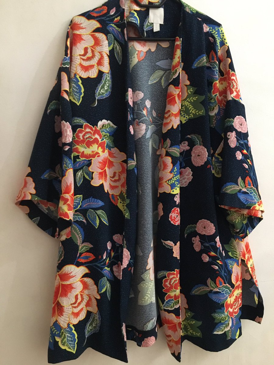 letitsnowonline's tweet photo. H&amp;M kimono
M250
Excellent condition
Cash on delivery 
Delivery around Maseru https://t.co/NfIl4XqASY
