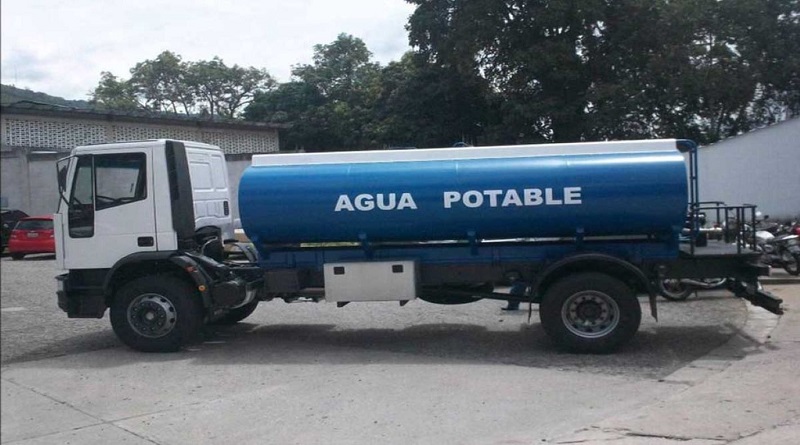 Entregan insumos para transporte de agua potable en Aragua #FiestaDeportivaDelALBA vtv.gob.ve/entregan-insum…