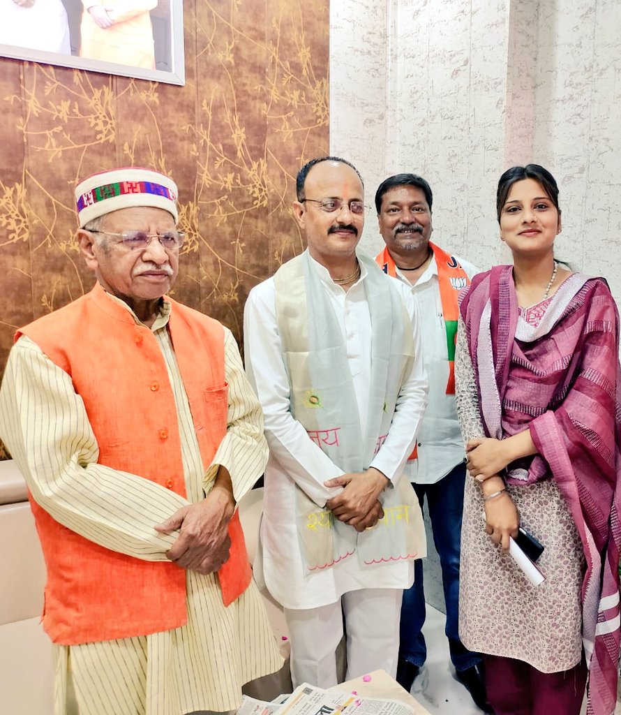 AshaPorwal5's tweet photo. आज सिरसागंज नगर पालिका परिषद भाजपा प्रत्याशी श्रीमती रंजना सिंह जी के समर्थन में जन संपर्क... 🌷🌷 https://t.co/KmBqyFZWLT