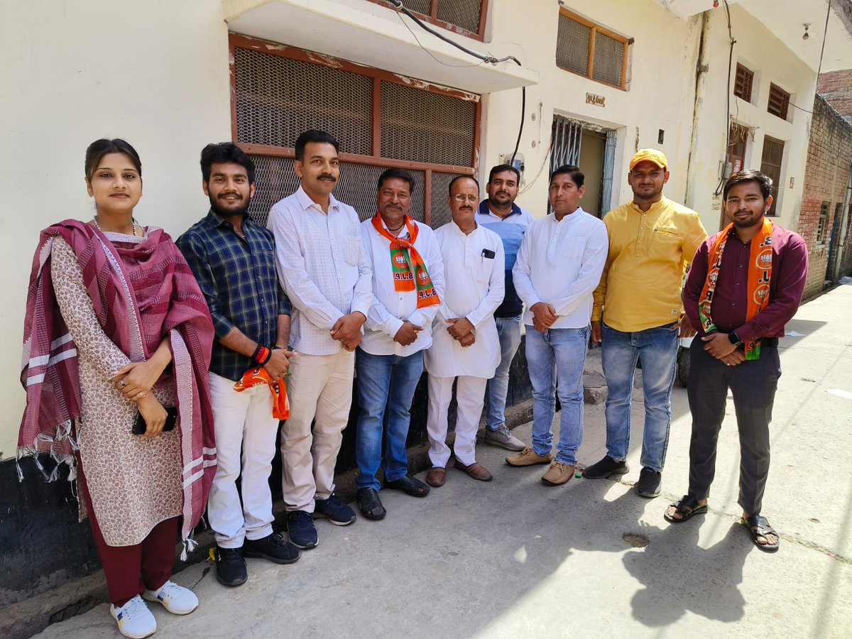 AshaPorwal5's tweet photo. आज सिरसागंज नगर पालिका परिषद भाजपा प्रत्याशी श्रीमती रंजना सिंह जी के समर्थन में जन संपर्क... 🌷🌷 https://t.co/KmBqyFZWLT
