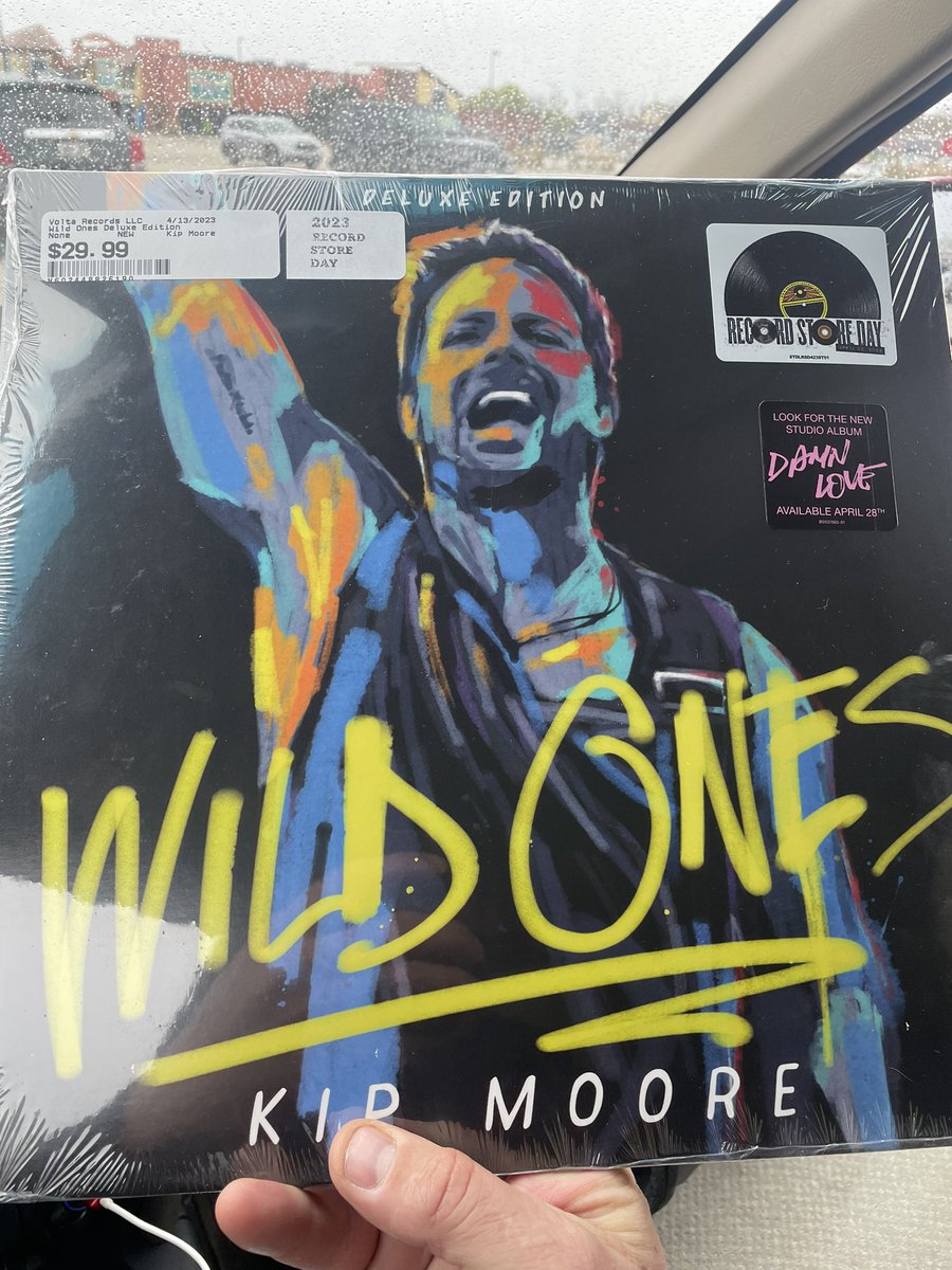 laackdaddy's tweet photo. Everybody raise your glass!!!!! Can’t wait to spin this. @KipMooreMusic https://t.co/mvOZzCgQTy