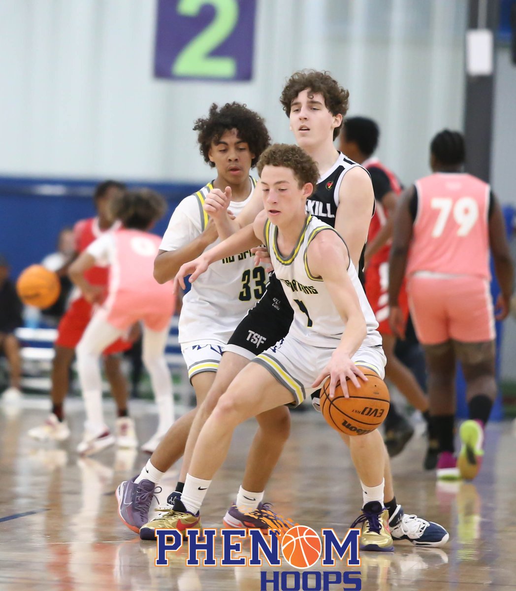PhenomExposure's tweet photo. 15u NC Spartans Brown vs The Skill Factory

#PhenomHoopStateChallenge 
#ThePhenomPlatform https://t.co/jFnmrFleiH
