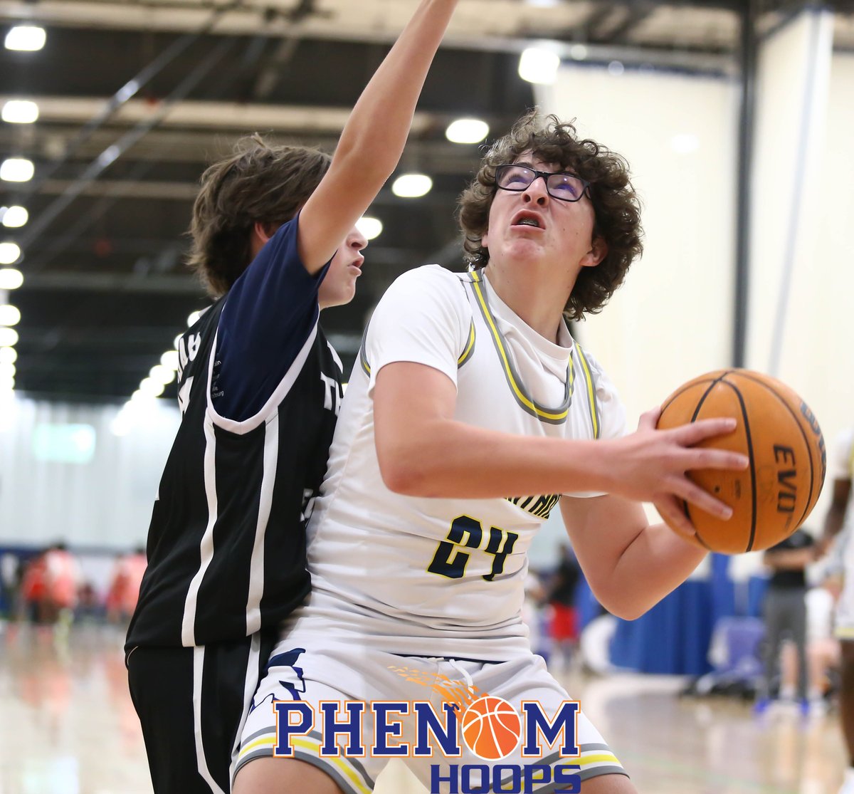 PhenomExposure's tweet photo. 15u NC Spartans Brown vs The Skill Factory

#PhenomHoopStateChallenge 
#ThePhenomPlatform https://t.co/jFnmrFleiH