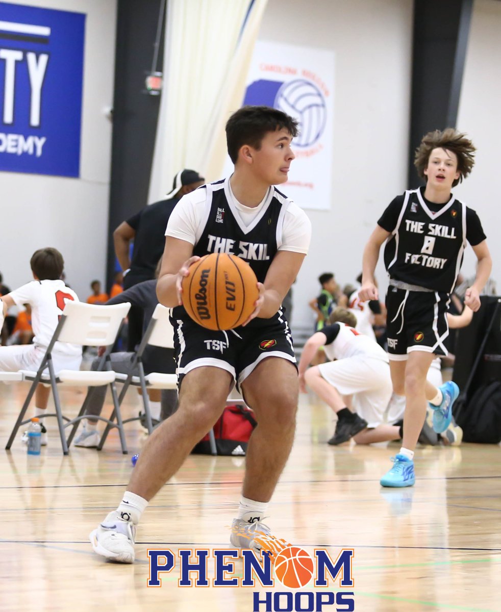 PhenomExposure's tweet photo. 15u NC Spartans Brown vs The Skill Factory

#PhenomHoopStateChallenge 
#ThePhenomPlatform https://t.co/jFnmrFleiH