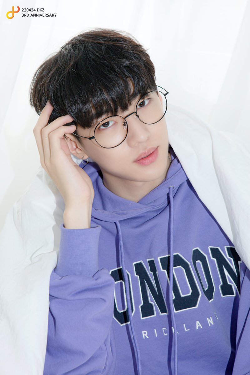timetoJC's tweet photo. 220423 공식 트위터 #재찬

#박재찬 #JAECHAN #DKZ #디케이지 https://t.co/CypsDObx1Z