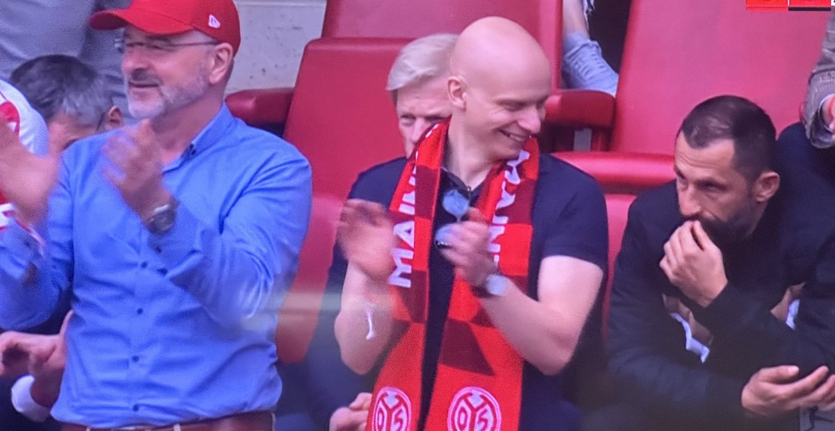 DerPoppe's tweet photo. FC Bayern 2023 - Symbolbild
#M05FCB https://t.co/QLPnUq4iOS