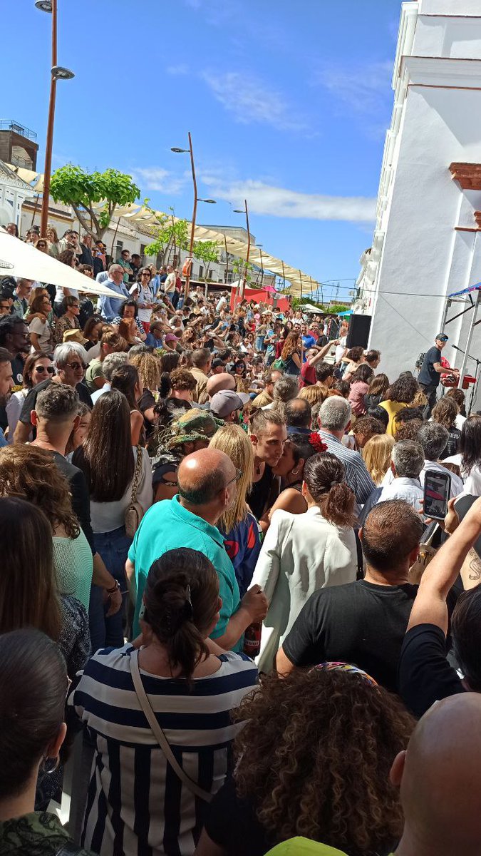 Trebufestival's tweet photo. Os tenemos abandonados pero es que no damos abastos. 
Así está ahora mismo el escenario de la escalera del Teatro. #Trebufest #Trebujena #Trebufestival2023 https://t.co/djNzgvnz9x