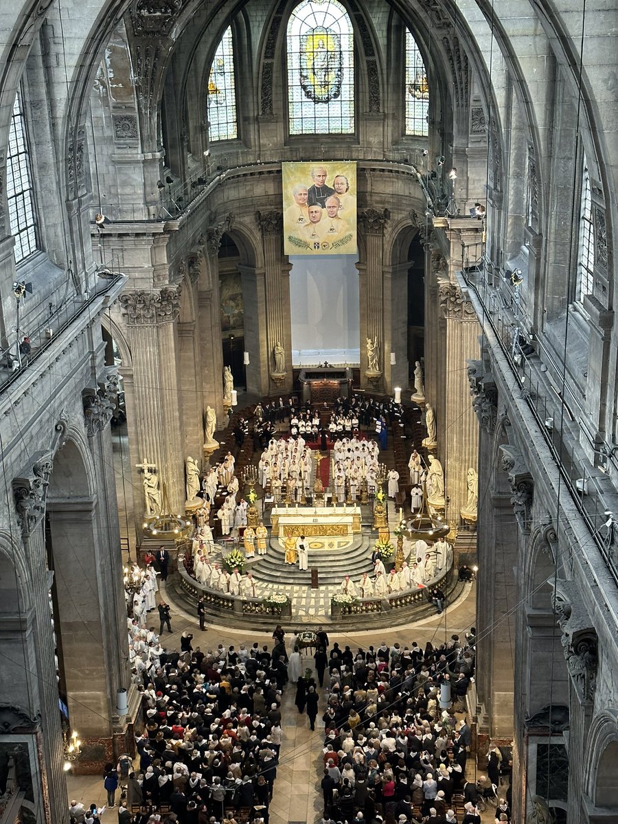 dioceseparis's tweet photo. Les pères Henri Planchat, Ladislas Radigue, Polycarpe Tuffier, Marcellin Rouchouze et Frézal Tardieu sont désormais bienheureux. Jubilate Deo !                 
#martyre #béatification #jubilatedeo https://t.co/v9K9ObMr8q