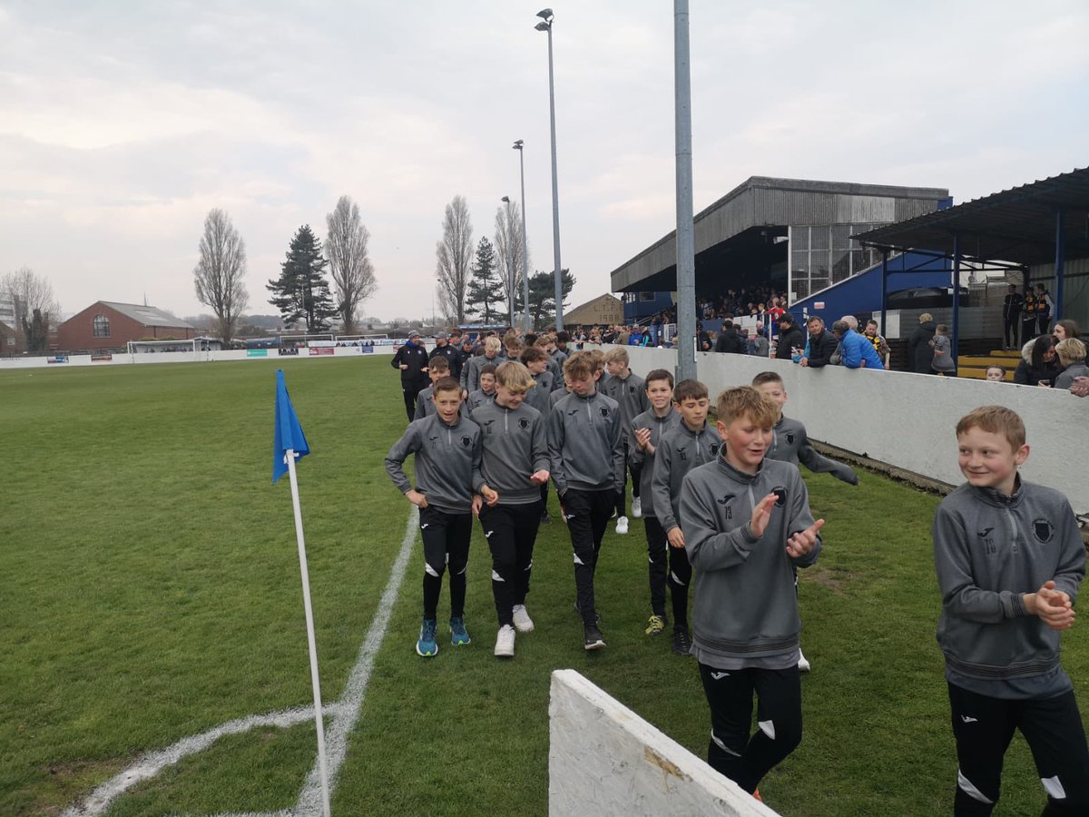 OFCLTRAWLERBOYS's tweet image. Applause aplenty at the interval as the club’s @Academy_LTFC section are warmly appreciated on a parade of the @FostersSol Community Stadium pitch - well done all 🔵⚪️ #LTFC #COYB #OneClub Great 📸 @Haylzhope 🙌🏻