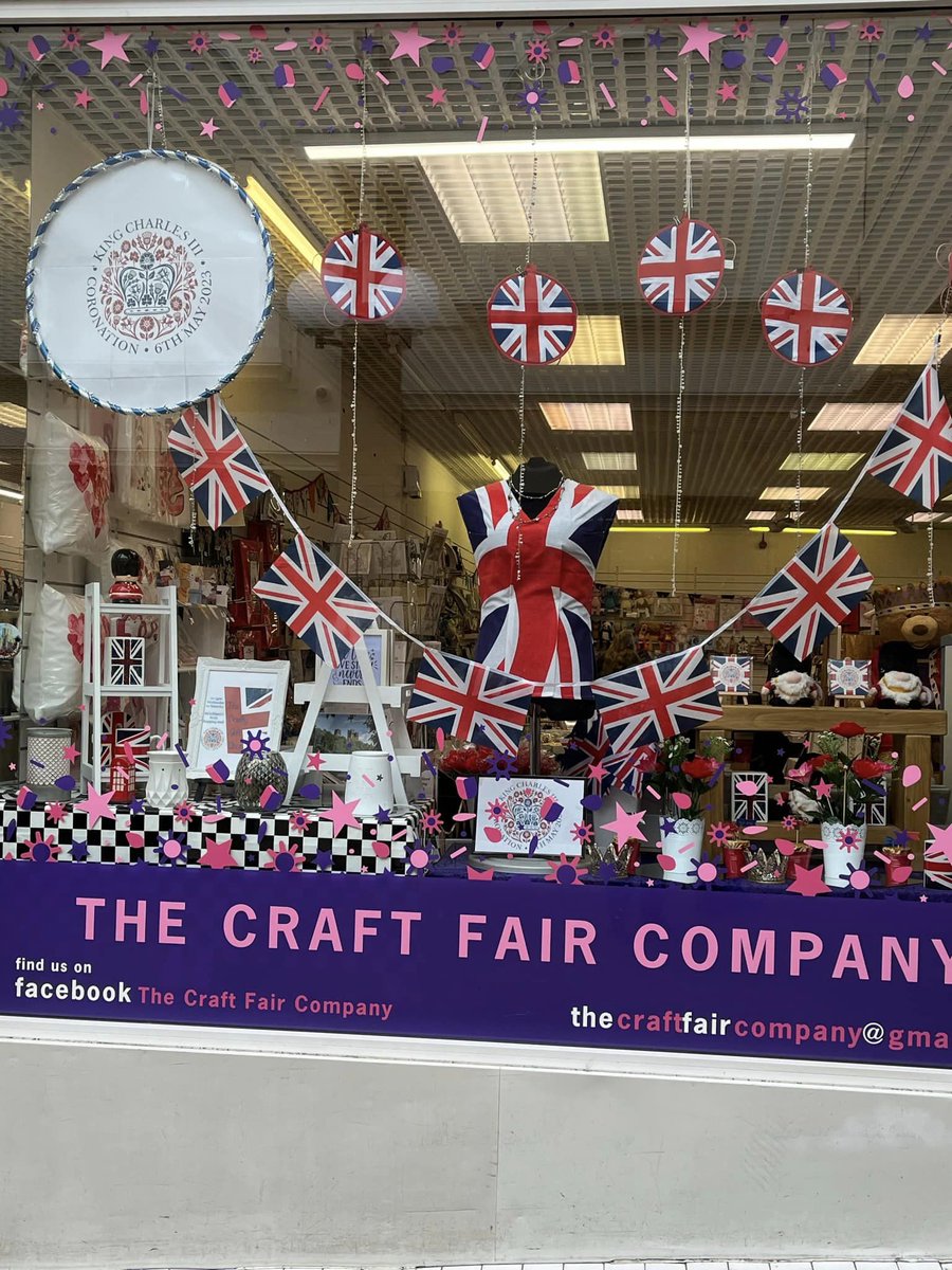 If you're looking for fun #Coronation shop windows, you can't help but enjoy the fantastic effort made by <a href="/thecraftfairco/">The Craft Fair Company / The Crafty Gift Shop</a> in #ChesterleStreet! Kids passing by keep waving at the King Bear, by all accounts 😊👑🐻 (pics by <a href="/cls_business/">Chester-le-Street Business Association</a>)