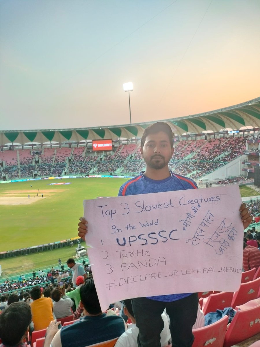 vipinshuklabst's tweet photo. ये अभ्यर्थी मैच देखनें नही, सरकारी कार्यप्रणाली और खुद को लोकतन्त्र का चौथा स्तंभ साबित करने वाली मीडिया संस्थानों को आईना दिखा रहें हैं
युवाओं के नाम पर दुनिया भर में सीना चौड़ा करने वाली सरकारें, प्रतियोगी परीक्षा के अभ्यर्थियों की पीड़ा को कब समझेंगी
#declare_up_lekhpal_result https://t.co/3CFaxBSgA9