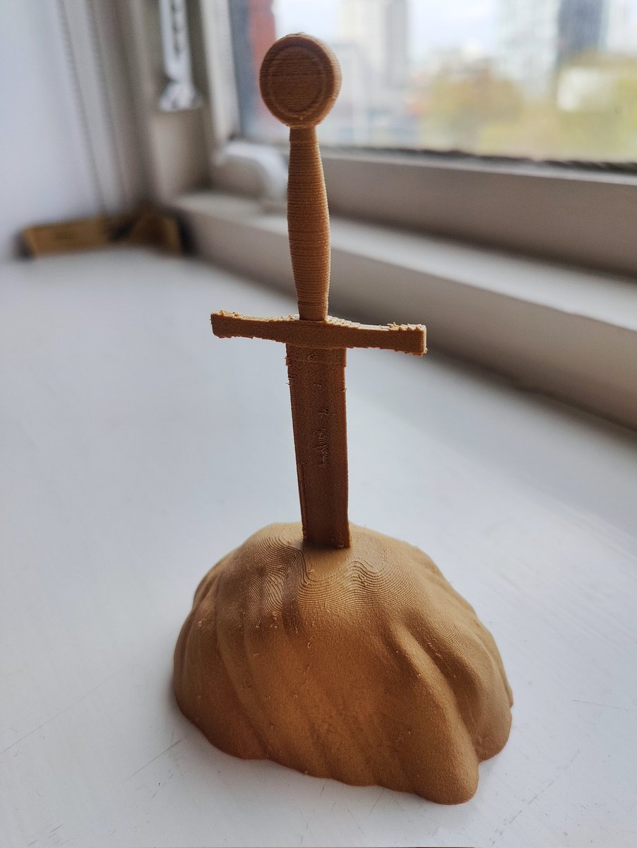 WolfyMode's tweet photo. #3Dprinting 

Had sample of this wood filament from @Polymaker_3D, first try, I can say success ✌️just a bit stringy 😁

Really nice model by @Bugman_140 
Can be found in Printables
https://t.co/x0QfanYTxt

Printed on @Elegoo_Official #Neptune2
Filament #Polywood
Temp. 190 https://t.co/HruytPFmEr