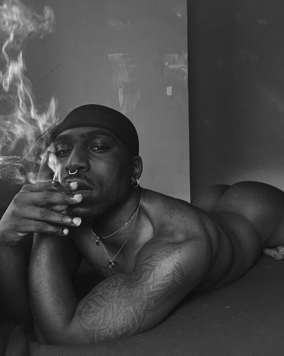 NicolasGrey's tweet photo. wake &amp; bake. https://t.co/PGu6fbpdy8