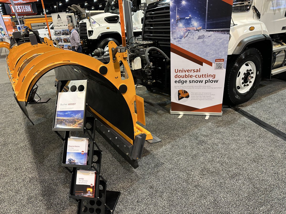 sawman268's tweet photo. Had a great time @APWATWEETS #show4snow saw some old friends and met some new ones. (Some with 4 legs) Tons of great products and equip see https://t.co/Q6FxvYF5Gt