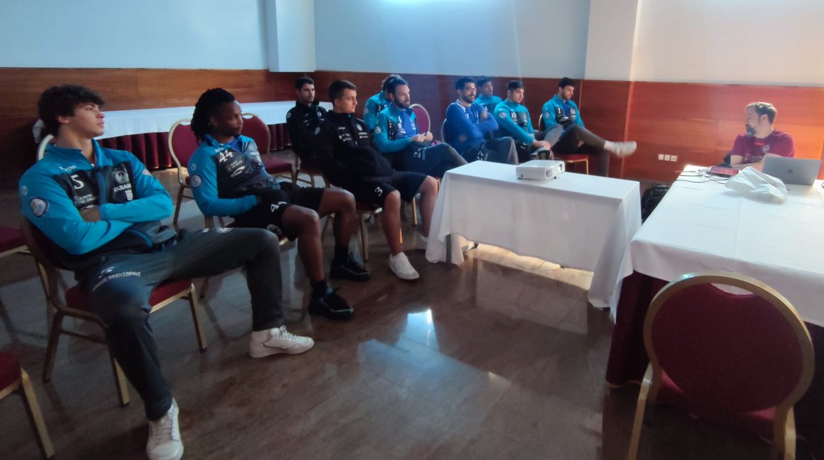 💻 Pues ya tenemos a los nuestros por Torrelavega...Por la mañana tocó un poco de vídeo 😉 #SomosCisne #SomosAsobal