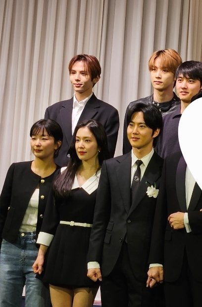 ซองชานแปลว่าอิสระ ไปงานแต่งไม่ต้องใส่สูทก็ได้ เพราะว่าเรามันสูทหล่ออยู่ละ