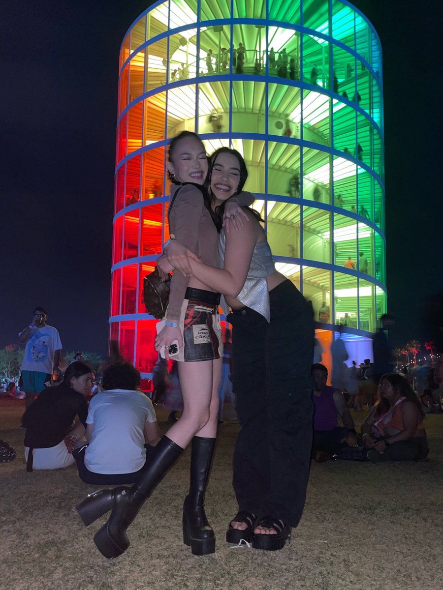 BonifacioAc's tweet photo. day 1 coachella https://t.co/LiRZiPLmLn