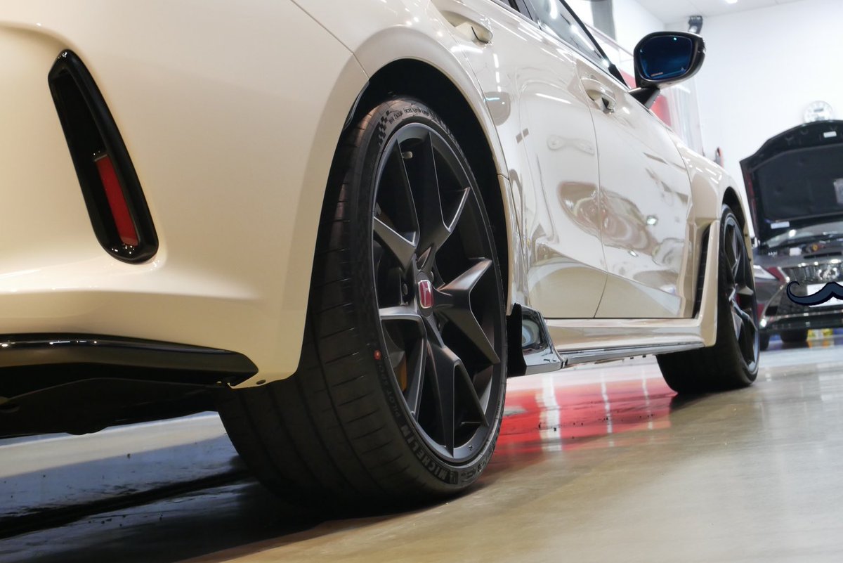 oishiinikuzyaga's tweet image. Apec’sさんでボディ・ホイール・ガラスコーティングしていただきました！
素晴らしいヌルテカ感で大満足です！
#apecs #civictyper #fl5