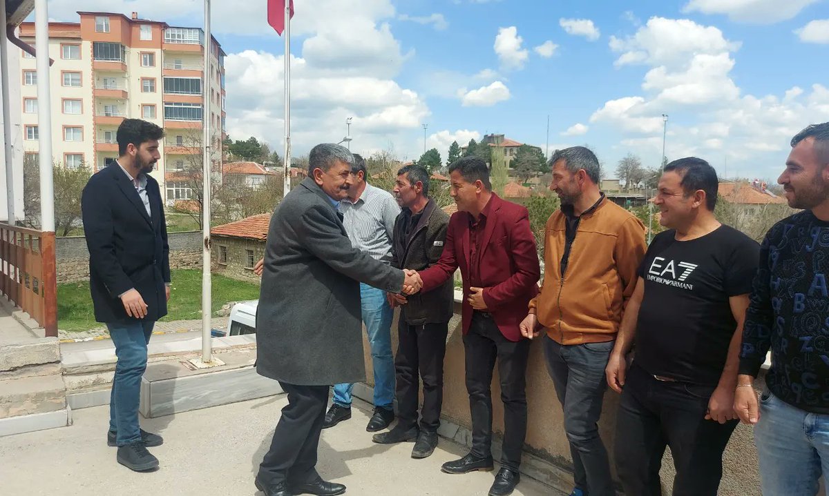 GemerekB's tweet photo. Belediye Başkanımız Remzi KILIÇDAĞI, Ramazan  Bayramında  belediye personeli ile bayramlaştı. Belediye çalışanlarının tek tek bayramını kutlayan Başkan KILIÇDAGİ, tüm personele sevdikleriyle birlikte güzel bir bayram geçirmelerini diledi https://t.co/ToTxijZlpN