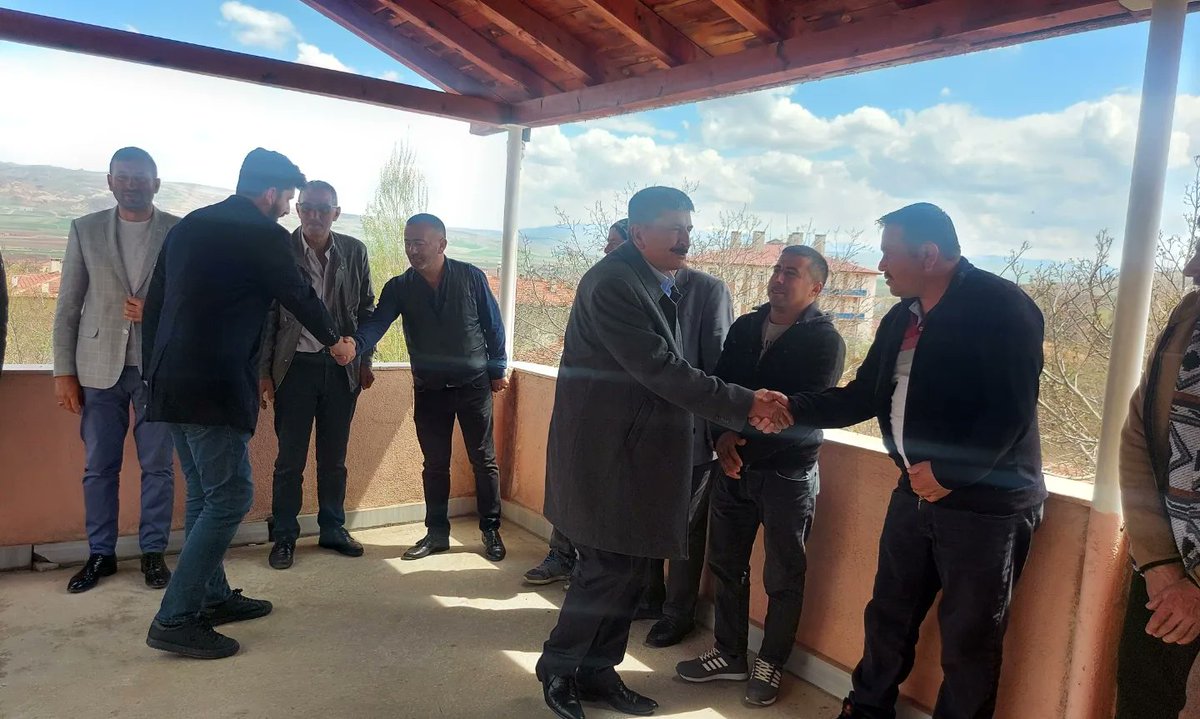 GemerekB's tweet photo. Belediye Başkanımız Remzi KILIÇDAĞI, Ramazan  Bayramında  belediye personeli ile bayramlaştı. Belediye çalışanlarının tek tek bayramını kutlayan Başkan KILIÇDAGİ, tüm personele sevdikleriyle birlikte güzel bir bayram geçirmelerini diledi https://t.co/ToTxijZlpN