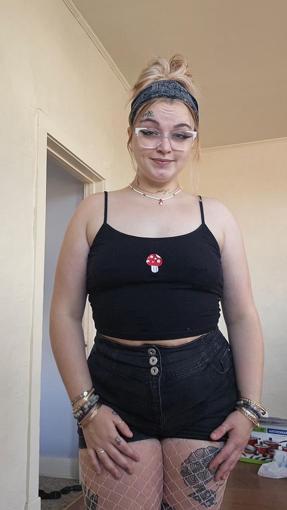 sea_celery_'s tweet photo. 🍄🍄🍄🍄

(competition influencer
Paypig whalesub tattoos makeup fitness art summer love asmr 
onlyfans NewProfilePic contentcreator fansly beauty findom 
buyingcontent sellingcontent tesla rich nsfw nsfwtwt marketing promotion sugardaddy) https://t.co/dvA4JKfRDQ