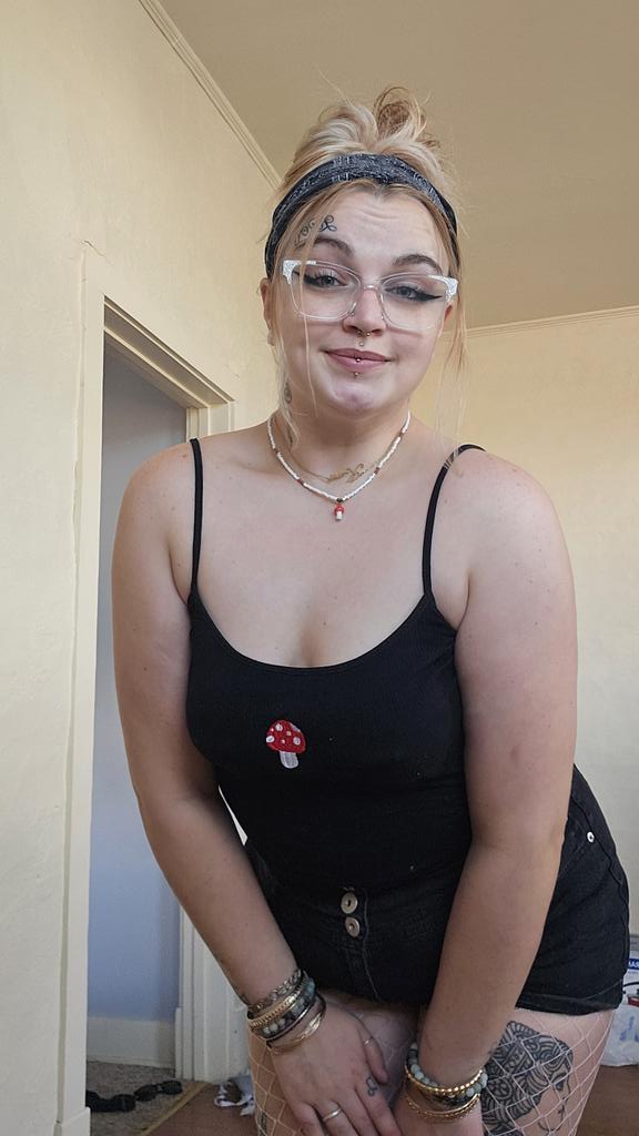 sea_celery_'s tweet photo. 🍄🍄🍄🍄

(competition influencer
Paypig whalesub tattoos makeup fitness art summer love asmr 
onlyfans NewProfilePic contentcreator fansly beauty findom 
buyingcontent sellingcontent tesla rich nsfw nsfwtwt marketing promotion sugardaddy) https://t.co/dvA4JKfRDQ