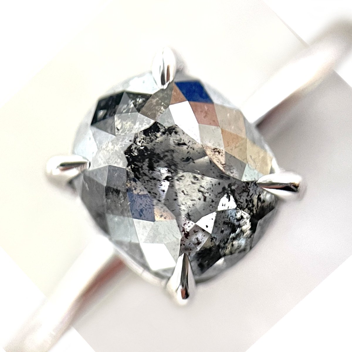 AvellinnoJewels's tweet image. 18K White Gold Diamond Engagement Ring, Oval Salt And Pepper Diamond Ring, Oval Shape Diamond Ring, Gift For Bride, Oval Rose Gold Ring

avellinno.com/products/18k-w…

#whitediamondring #whitegoldring #prongring #saltandpepperring #ovalshapediamond #naturaldiamondring #ovalshapering