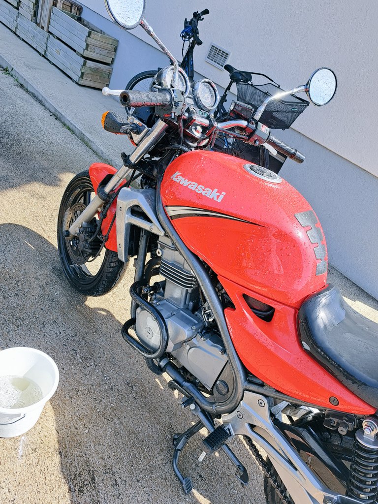 phinekmtg's tweet photo. Springtime preparations ❤️
#Kawasaki #ER5 #Spring https://t.co/9a2o5GiNuD