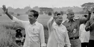 TELUNJUK PAK JOKOWI BIKIN PUSING
.
.
.

Kemarin dulu kita diberi suguhan bahwa pasangan Prabowo - Ganjar seperti sudah final. Penen padi bertiga Jokowi, Ganjar dan Prabowo jadi latar belakang. Dan lalu, kisah itu menghilang tanpa jejak.