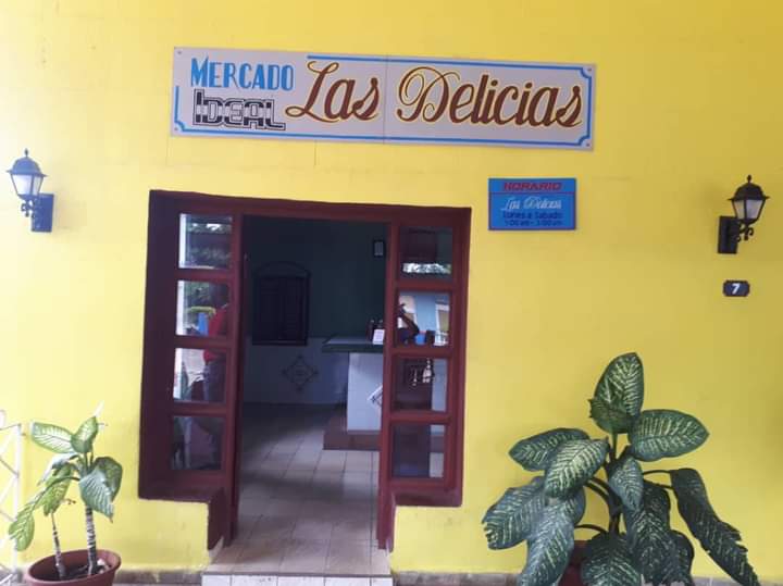 ZamoraDaimy's tweet photo. Diferentes ofertas ofrecen la UEB Las Delicias en el municipio de #1roDeEneroDeVictorias para satisfacer las necesidades del pueblo.
#Cuba 
#LatirPorUnAbrilDeVictorias #ManosYCorazón
@IzquierdoAlons1 
@NexyVelizNaranj 
@yamila_padron 
@AnabelRamrezLp2 
@LisbanIsmael https://t.co/c0H4zNLQAt