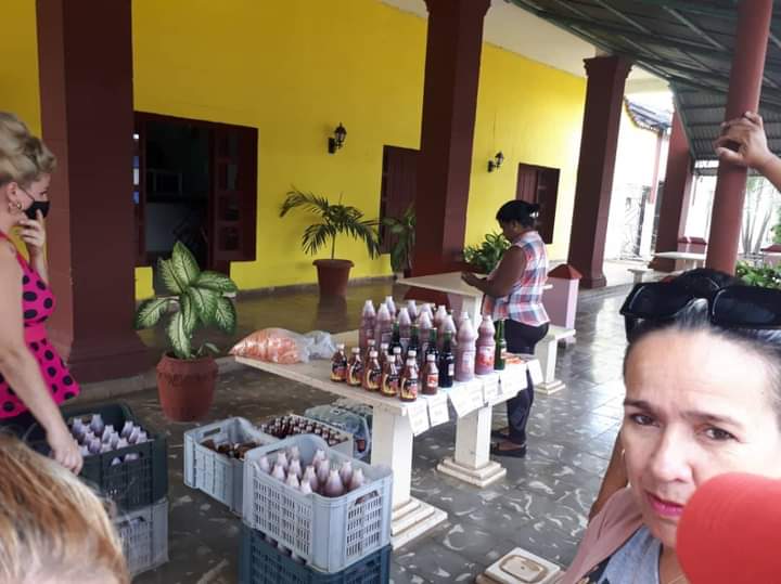 ZamoraDaimy's tweet photo. Diferentes ofertas ofrecen la UEB Las Delicias en el municipio de #1roDeEneroDeVictorias para satisfacer las necesidades del pueblo.
#Cuba 
#LatirPorUnAbrilDeVictorias #ManosYCorazón
@IzquierdoAlons1 
@NexyVelizNaranj 
@yamila_padron 
@AnabelRamrezLp2 
@LisbanIsmael https://t.co/c0H4zNLQAt