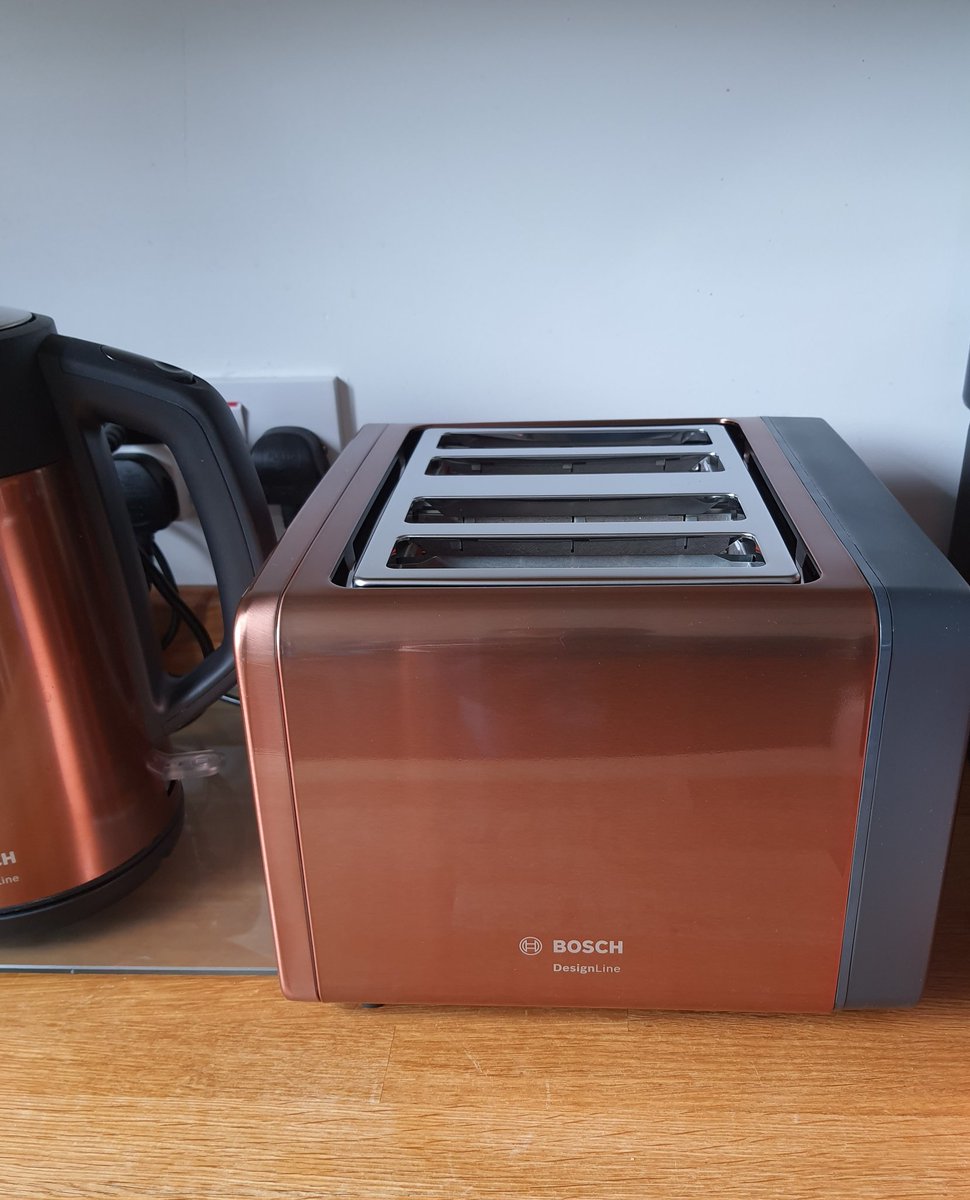 Jotterface's tweet image. Got sick of the Dualit's uneven toasting and got a cheaper bosch to match the copper coloured kettle. #Toastertime