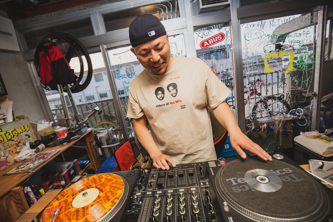 makio_funkness's tweet photo. 週末土曜日、本日も元気に20時オープンです。

さぁ今日は毎月恒例Hiphopお楽しみ会"State Of Mind"。スイムさん&amp;アリ君のレギュラー2人会。暖かくFunkyでJazzyな夜にしていきたいと思います。😊🎶

今夜も皆さんよろしくお願いいたします〜！🙆‍♂️🙆‍♀️🍺🥃☕️🎶☘️🍀#bar_stance https://t.co/LGDzlFqs51