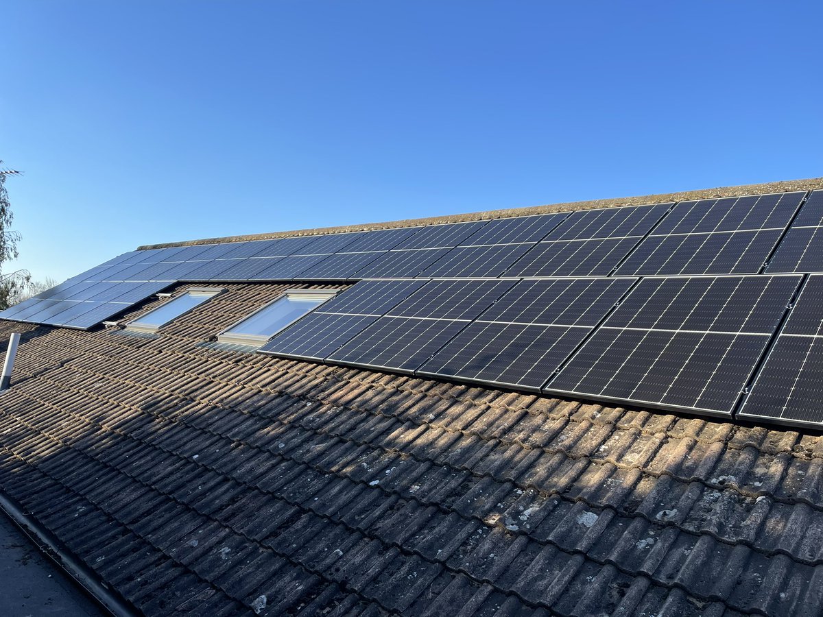 GJElectrical's tweet photo. #EarthDay2023 interested in solar panels and/or battery storage? Get in touch for a free quotation. #northampton #northamptonshire #savingmoney https://t.co/qoSoPpOXS5