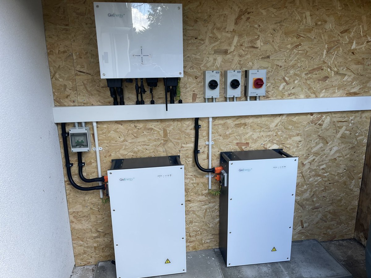 GJElectrical's tweet photo. #EarthDay2023 interested in solar panels and/or battery storage? Get in touch for a free quotation. #northampton #northamptonshire #savingmoney https://t.co/qoSoPpOXS5