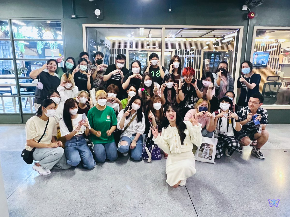 MOBYE_Fanbase's tweet photo. ขอบคุณทุกคนที่มาหากันวันนี้นะคะ อากาศร้อนมากแต่ก็ยืนรอน้องกัน น่ารักมากเลย อินเลิฟอินใจสุดๆ🫶💙

#MOBYe https://t.co/8hjRTa7jff
