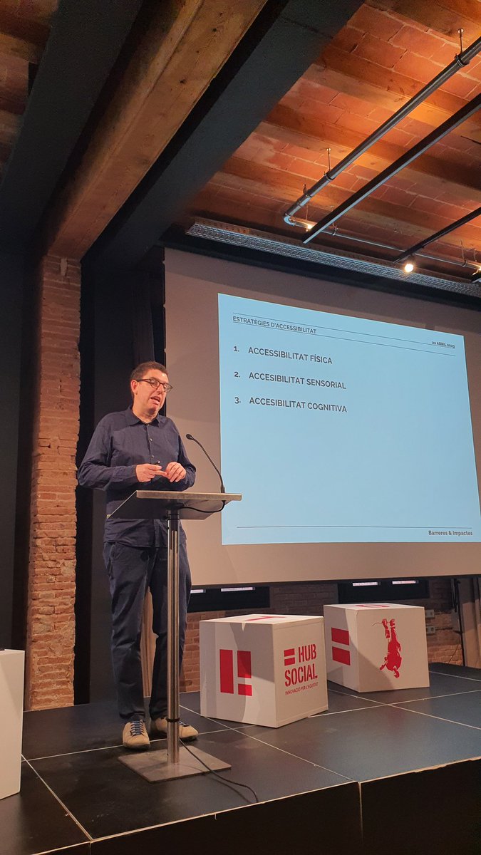 pilarduque78's tweet image. L&apos;arquitecte Antoni Alonso (#Lagula Arquitectes) ens ha explicat la necessitat que els municipis siguin accessibles i el tipus d&apos;accessibilitat (física, sensorial, cognitiva).
També hem parlat dels parcs infantils inclusius i de l&apos;empenta de la @ratolinaemma ⚡️⚡️
#FemHoPossible