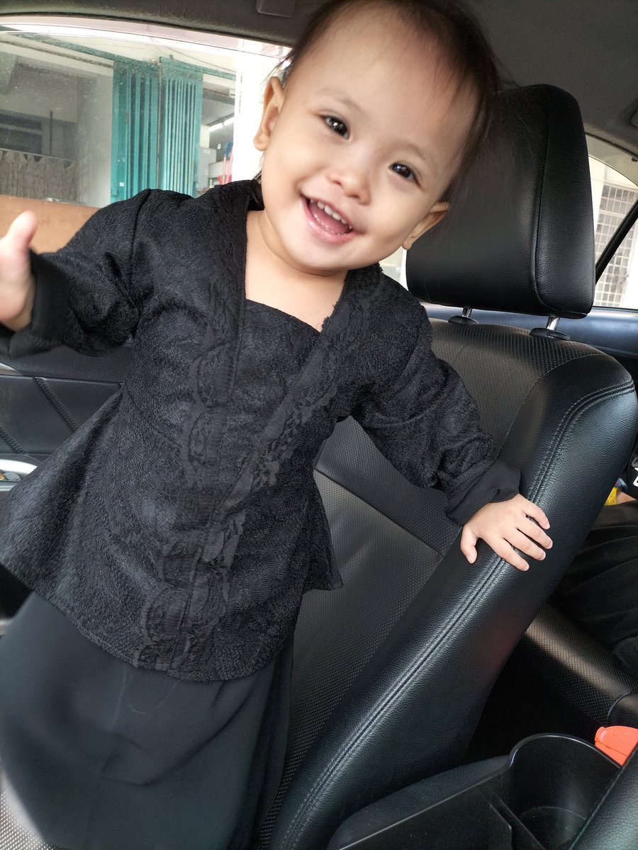 Snfha's tweet photo. Selamat Hari Raya semua 🥰
#TeamHitam https://t.co/fB2mkPyTW0