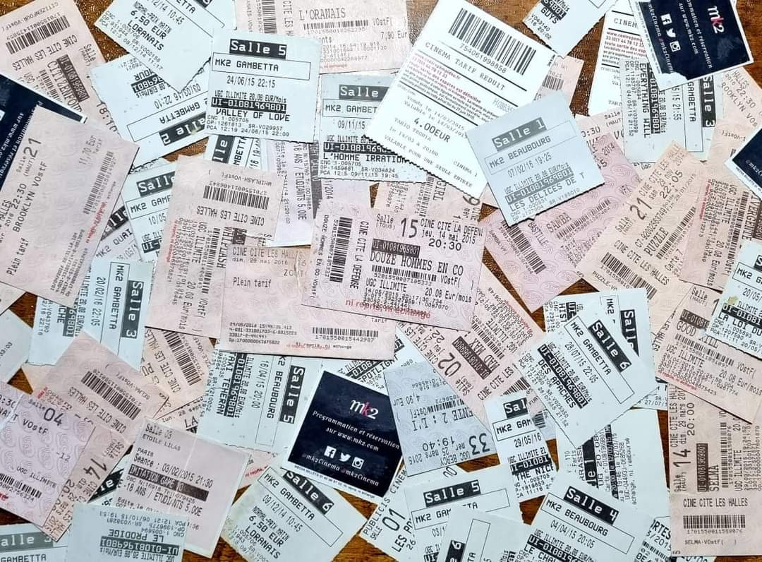 SahFay's tweet photo. En rangeant des affaires, je tombe sur des tickets de cinéma. Ça me rappelle mon année 2015 où j'ai laissé tomber ma thèse sur le cinéma pour... regarder des films en salle : 320. Record personnel ! Alors, je me mets à rêver de battre ce record dans les salles de mon pays ! https://t.co/2qO3Nt443R