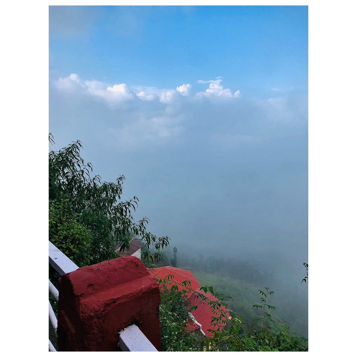 photography_ios's tweet photo. Next to the clouds 🌨️ https://t.co/zTNbwuLJeF