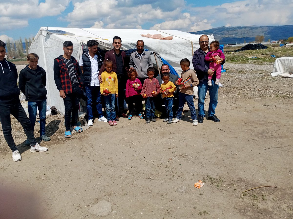 recai_akbaba's tweet photo. Cefakar mevsimlik tarım işçilerini yerlerinde ziyaret ettik. Çocuklarımızın ramazan bayramını ve 23 Nisan çocuk bayramlarını coşku ile kutladık. https://t.co/0LllKJAJG0