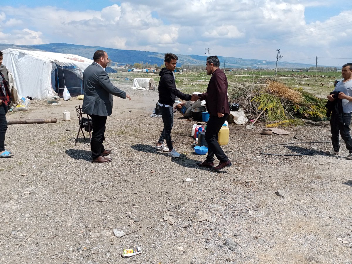 recai_akbaba's tweet photo. Cefakar mevsimlik tarım işçilerini yerlerinde ziyaret ettik. Çocuklarımızın ramazan bayramını ve 23 Nisan çocuk bayramlarını coşku ile kutladık. https://t.co/0LllKJAJG0
