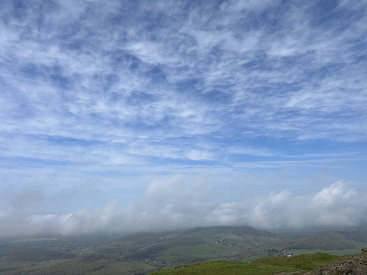 JosieAllan4's tweet photo. Misty Malvern. 💫🌱#MagicHill #MagicCloud #MagicHill #Vegan
🏆🌟🌞🌕 sun at the top and hot, cloud and cold at the bottom… https://t.co/YdIAuXvJQj